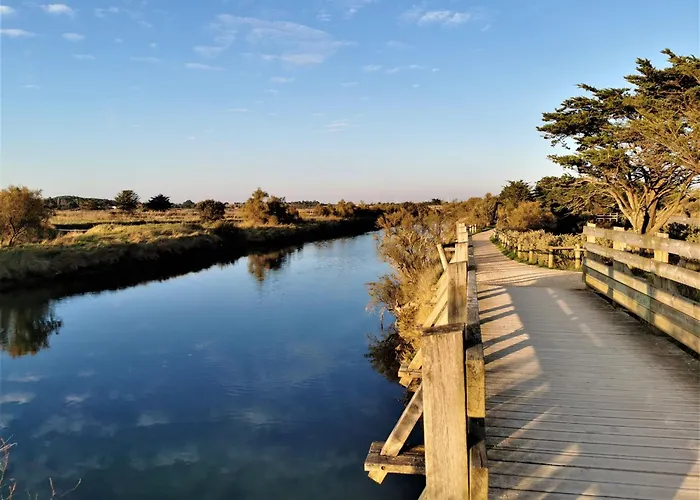 Cap Aux Sables Avec Garage Διαμέρισμα
